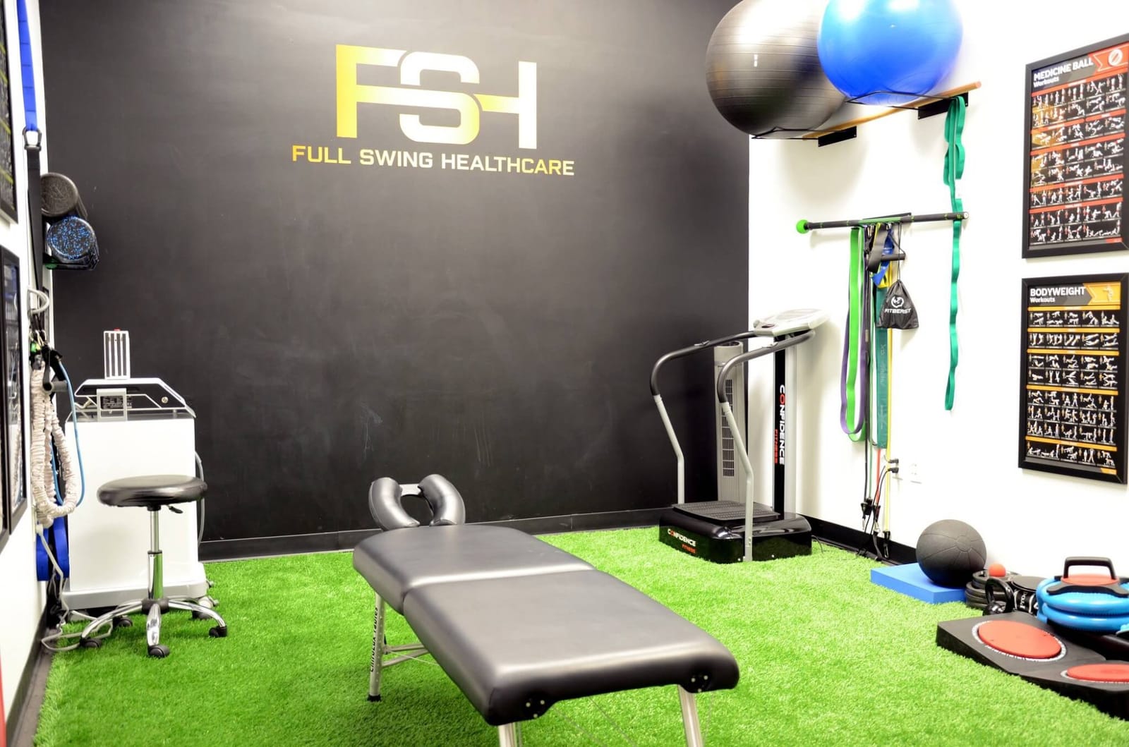 Treatment room at Full Swing Healthcare, chiropractor in Jacksonville, FL