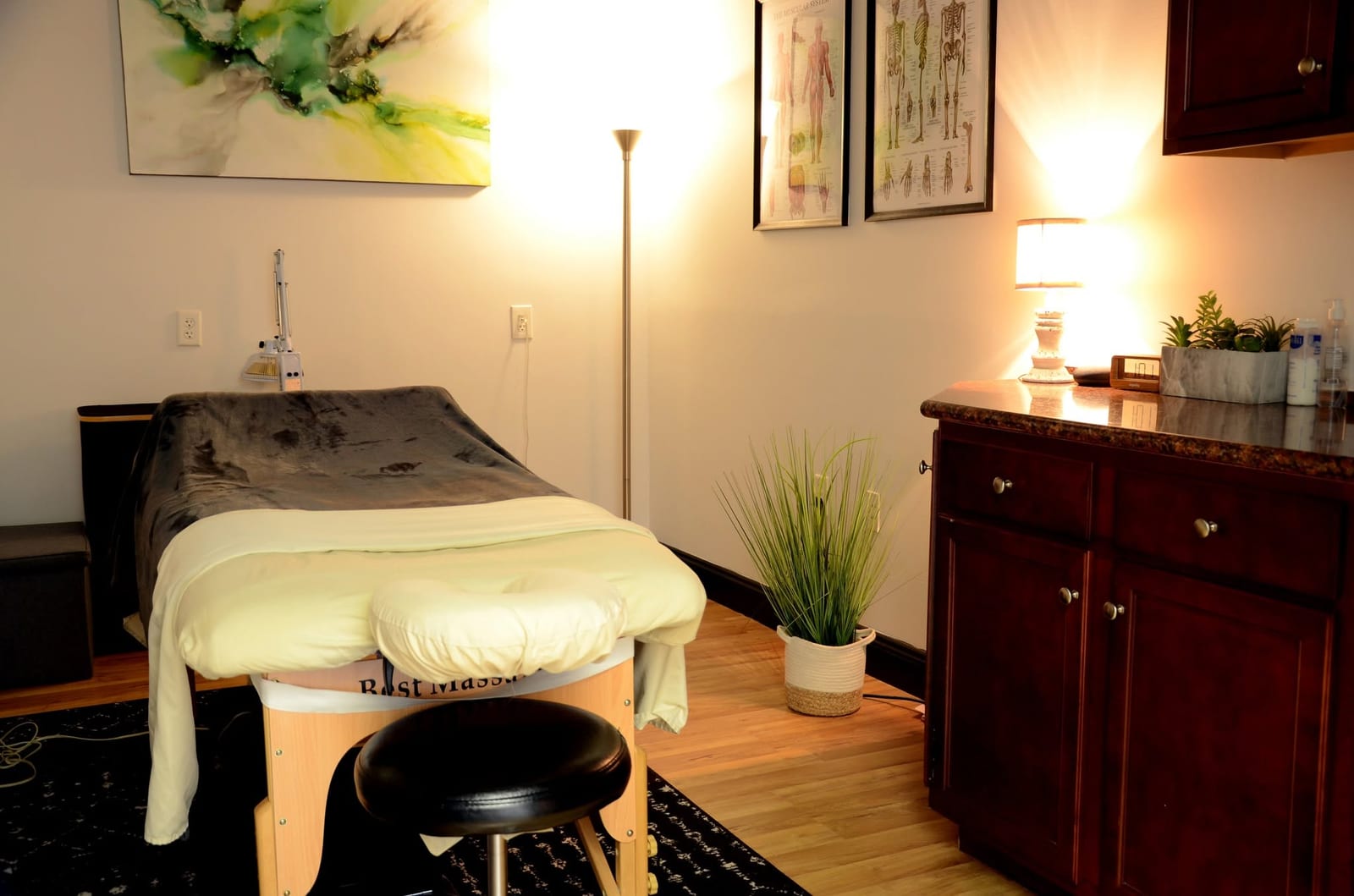 Massage therapy room at Full Swing Healthcare in Jacksonville